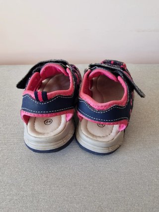 Sandálias Fechadas Azul e Rosa24