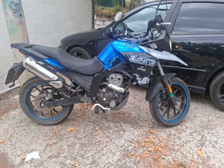 Moto UM adventure