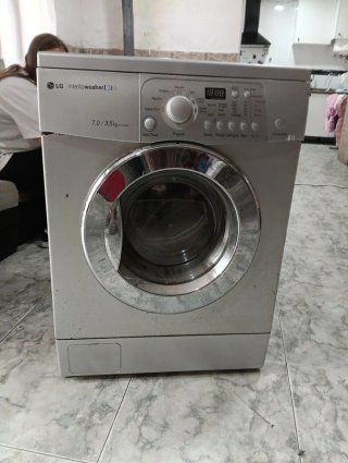 Lavatrice asciugatrice LG 7kg/3.5kg 150€ negoziabili!!