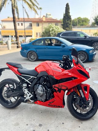 Suzuki GSX-8R Naranja - Moto Deportiva