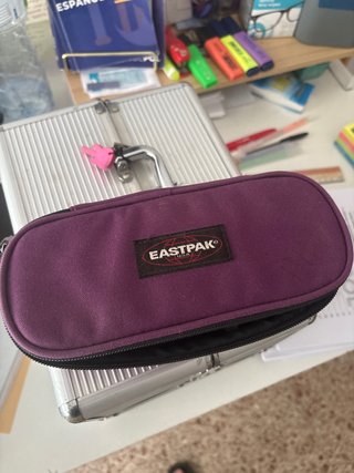 Estuche Eastpak Morado