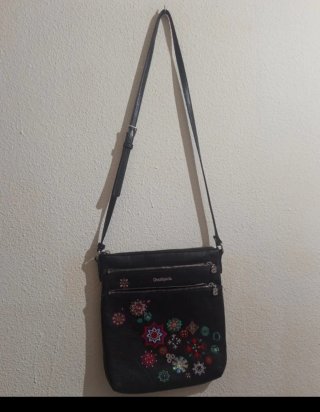 Bolso Desigual Negro con Bordados