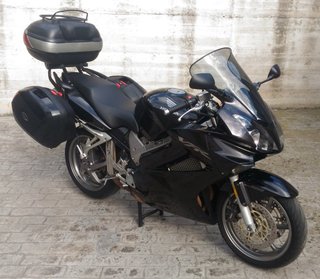 Honda VFR 800 VTEC Negra con Maletas