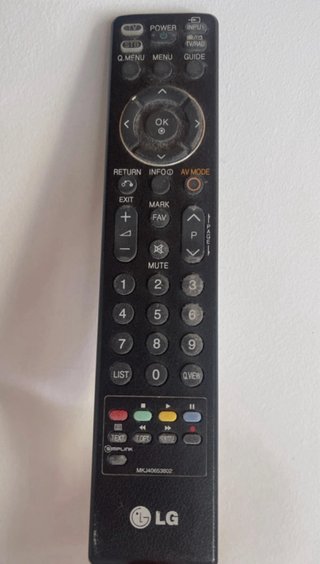 Pantalla LG con soporte de pared