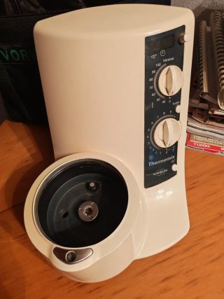 Thermomix Vorwerk con accesorios y libros