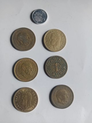 Lote de 7 monedas de 1 peseta diferentes épocas.