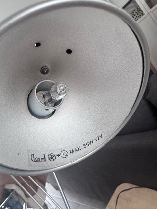 Lámpara de escritorio gris metálica
