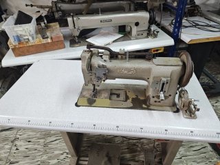 Máquina Pfaff 545 triple arrastre canilla grande