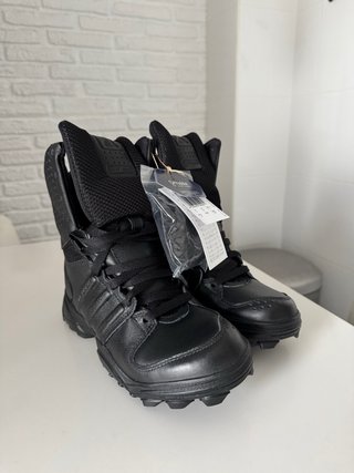 39 1/3 Botas Adidas GSG 9.2 policia seguridad