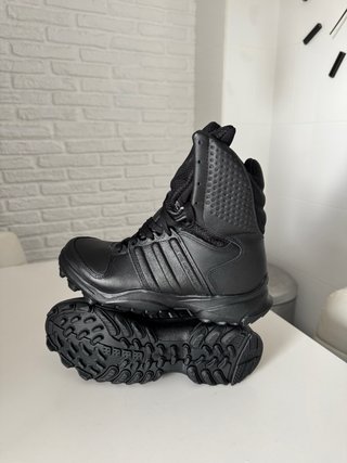 39 1/3 Botas Adidas GSG 9.2 policia seguridad