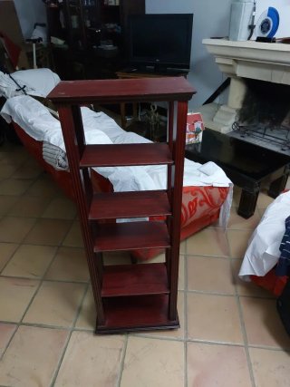Estantería de madera pequeña