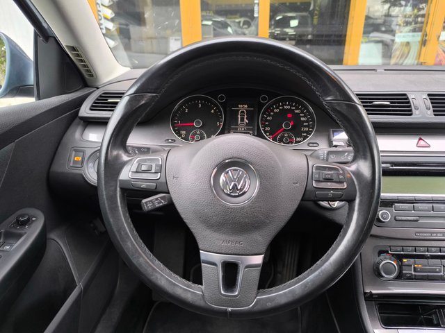 VW PASSAT 2.0 TDI 140CV "LIBRO DE REVISIONES"