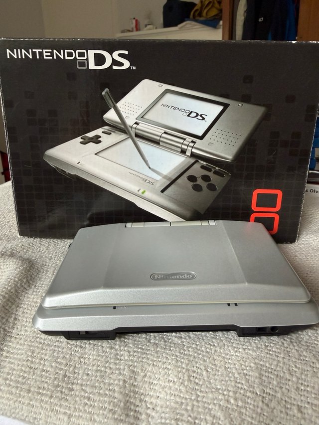 Nintendo DS Argento con SCATOLA ORIGINALE e MANUALI