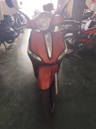 Vespa Roja y Plateada