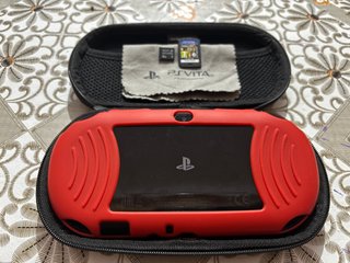 PS Vita Slim con Juego y Memoria