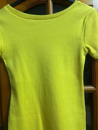 Vestido amarillo de canalé