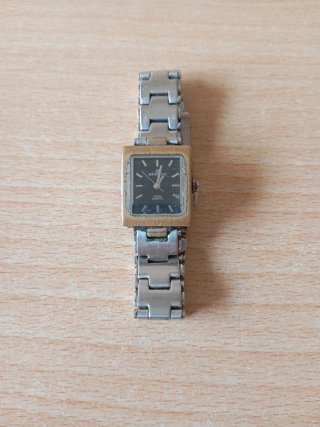 Reloj de pulsera Minister dorado y negro