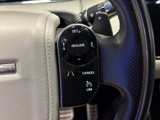 Land Rover Range Rover Evoque 2.0 P200 R-Dynamic AUTO 4WD