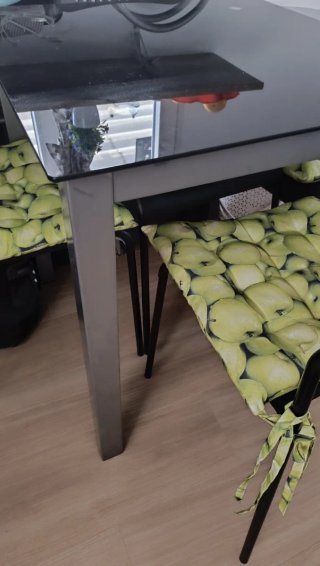 Conjunto de Mesa y 4 Sillas