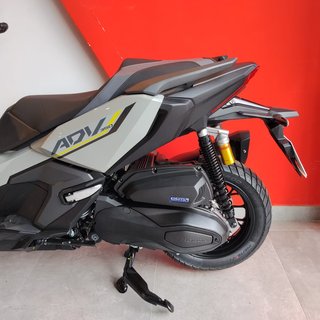 Honda Adv 350