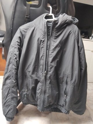 Cazadora impermeable gris