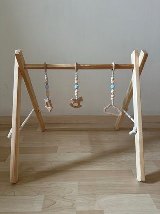 Gimnasio de madera para bebé Babygym con 3 colga