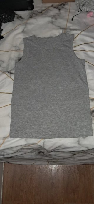 Camiseta de Tirantes Gris Benetton Y otra morada