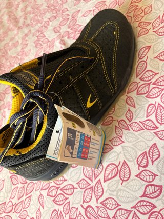 Zapatos de seguridad Cofra negros y amarillos