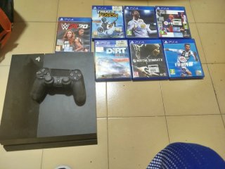 PlayStation 4 (PS4) Nera