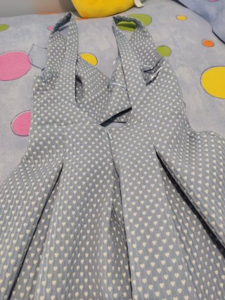 Vestido azul con estampado de corazones