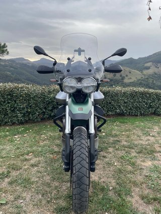 Moto Guzzi V85TT Centenario 2022