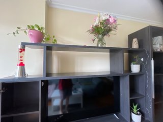 Mueble TV Modular Blanco y Negro con Vitrina