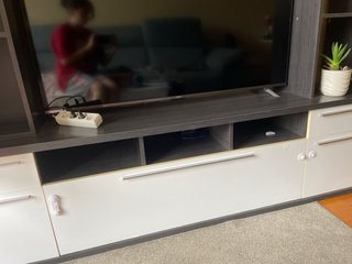 Mueble TV Modular Blanco y Negro con Vitrina