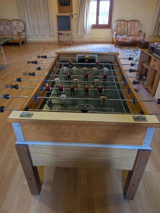 Futbolín de madera