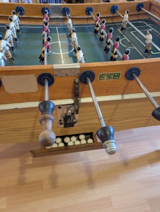 Futbolín de madera