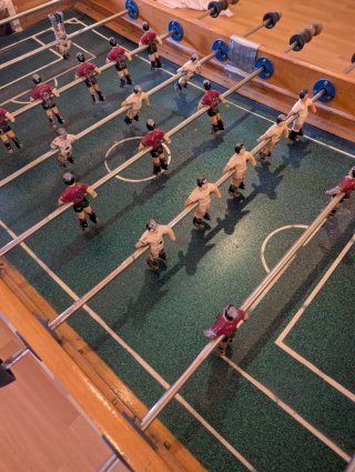 Futbolín de madera