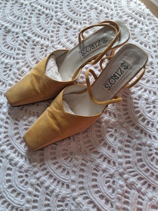 Zapatos Ziro's Amarillos