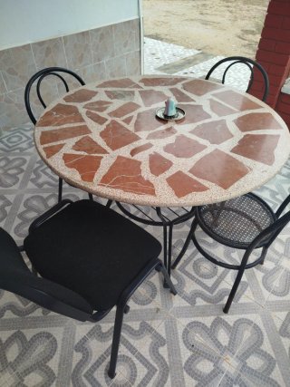 Urge vender Mesa y bancos exterior piedra y metal