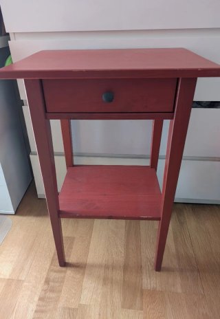 Mesita de noche IKEA Hemmes roja