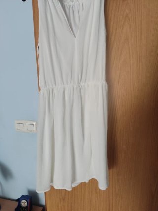 Vestido blanco con detalles de pedrería