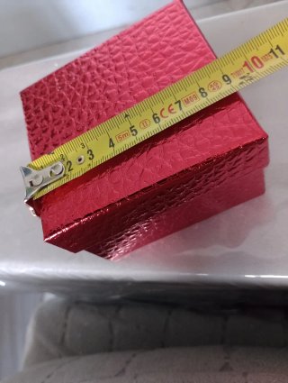 Scatola regalo rossa. 9x8,5 cm