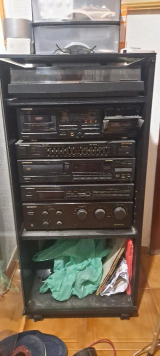 Equipo de música Pioneer con mueble