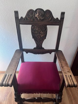 Sillas antiguas talladas