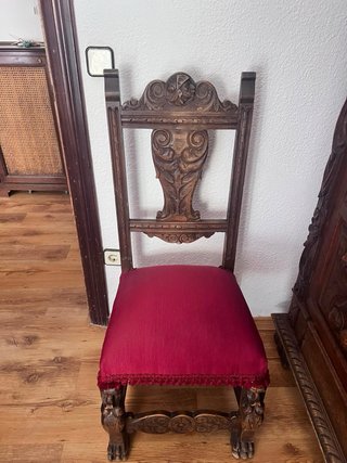 Sillas antiguas talladas
