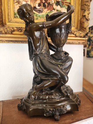 Escultura de Bronce Figura Femenina