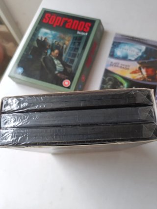 Lote de 3 DVDs: Los Soprano, Ridley Scott y Ewan