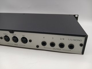 Korg TR-Rack Módulo Sintetizador Usado