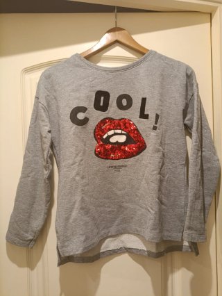 Sudadera COOL con labios lentejuelas