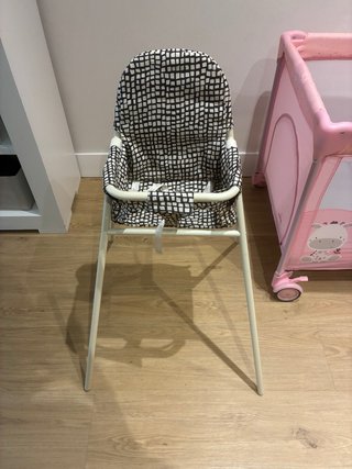Trona de bebé con funda estampada