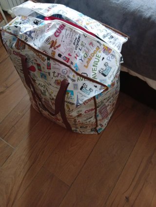 Bolsa llena de ropa talla m y s bolsos y calzado